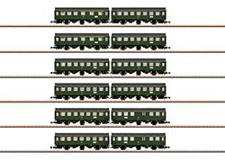 Set met zes paar Ombouw-rijtuigen in een display.