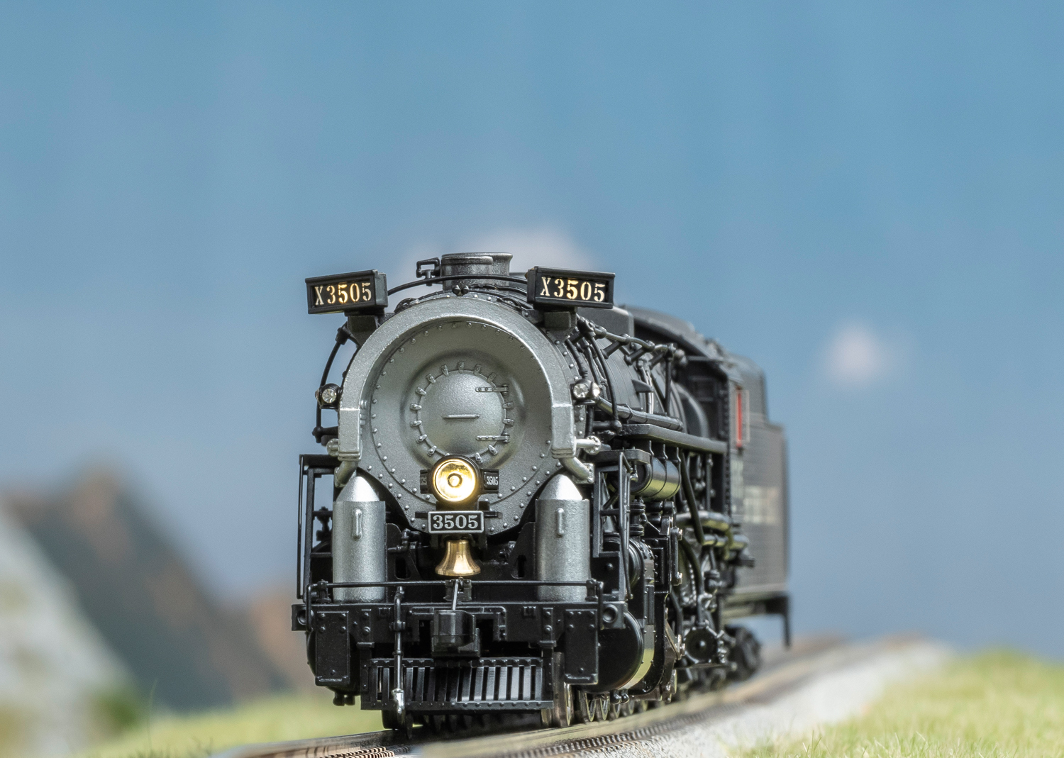 トリモページ Berkshire 2-8-4 Steam Locomotive | Trix Websites