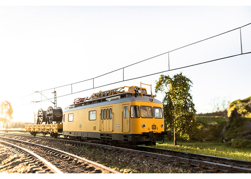 Class 701 Powered Catenary Maintenance Rail Car | Trix Websites