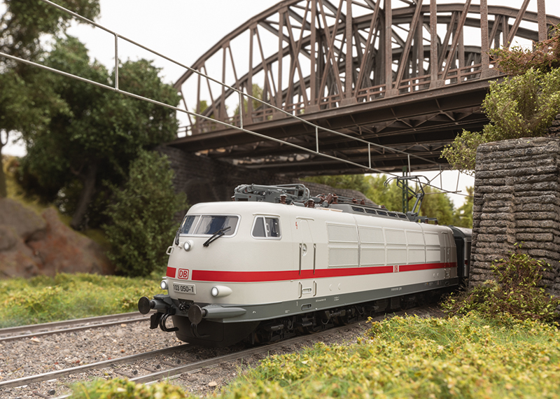 Märklin メルクリン デジタル 39173 BR 103.1 新品・未使用 Class 103.1 Electric Locomotive | Maerklin US