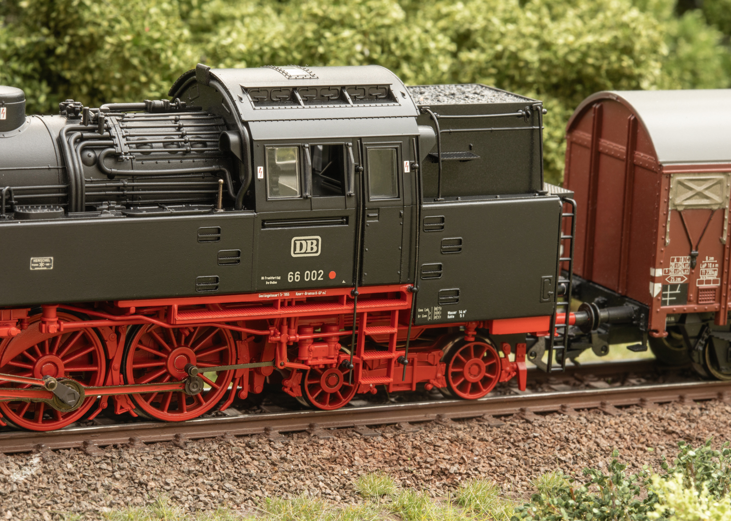 鉄道模型 Hobbytrain  DB BR 184 Amazon.co.jp: Hobbytrain ホビートレイン DB BR 184 : Toys & Games