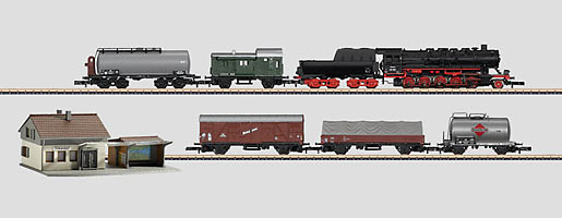 Coffret de démarrage 230 volts.
Train de marchandises avec installation étendue de voies, jeu de construction d’une gare et alimentation enfichable avec un régulateur de vitesse approprié, à réglage continu