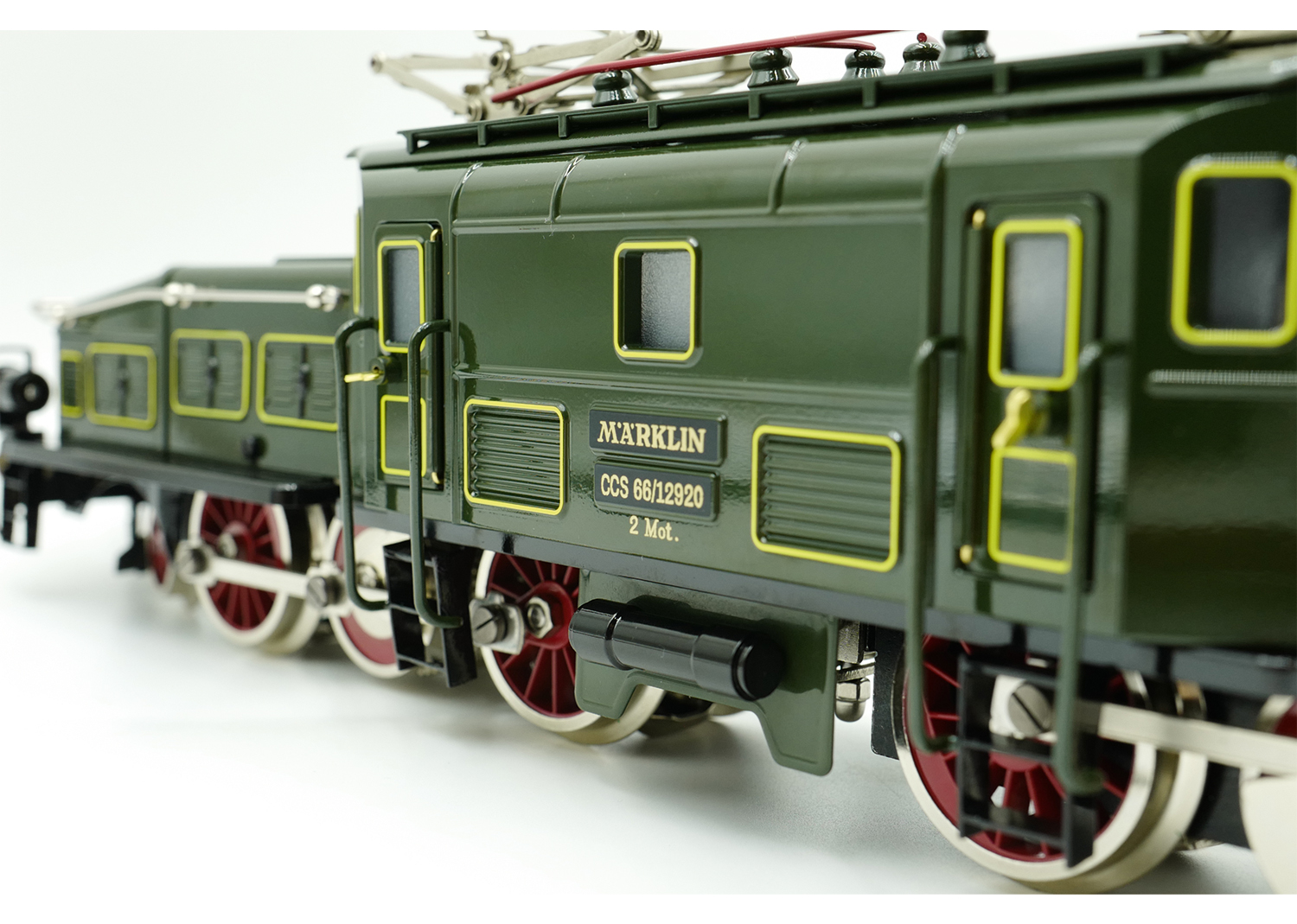 Replica CCS 66 Electric Locomotive | Maerklin US