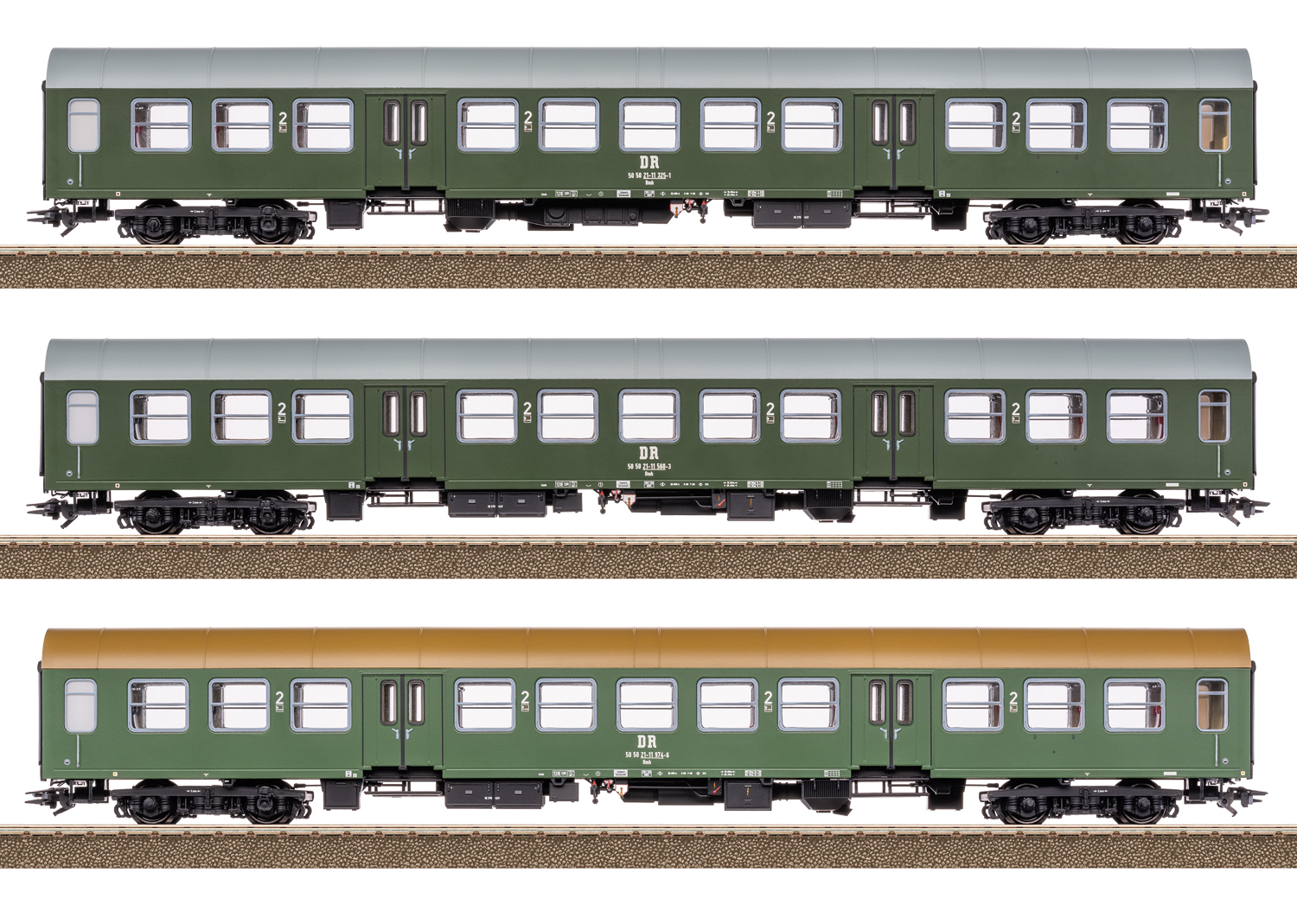 Halberstadt Center Entry Car Passenger Car Set | Trix Websites