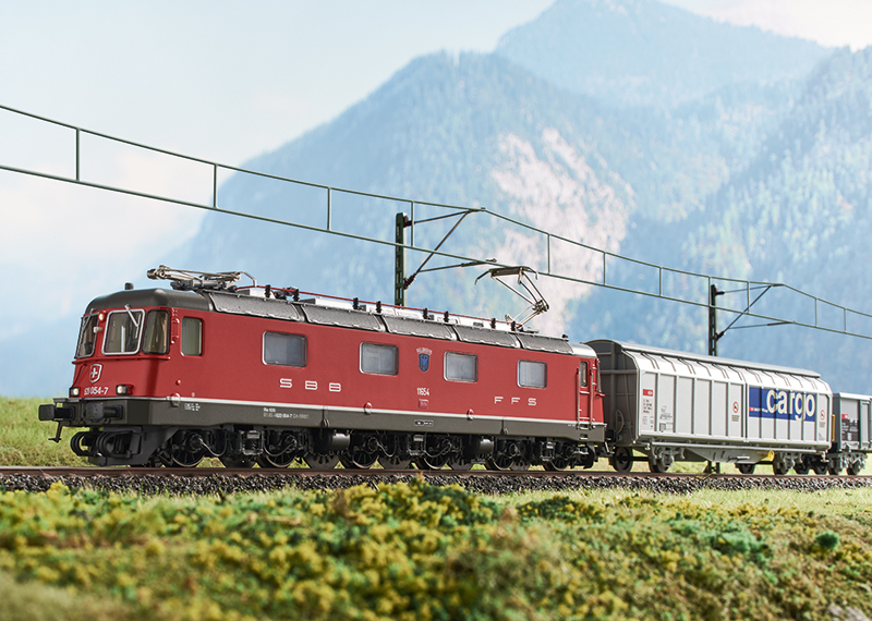 "Swiss Freight Train with a Class Re 620" Digital Starter Set Märklin