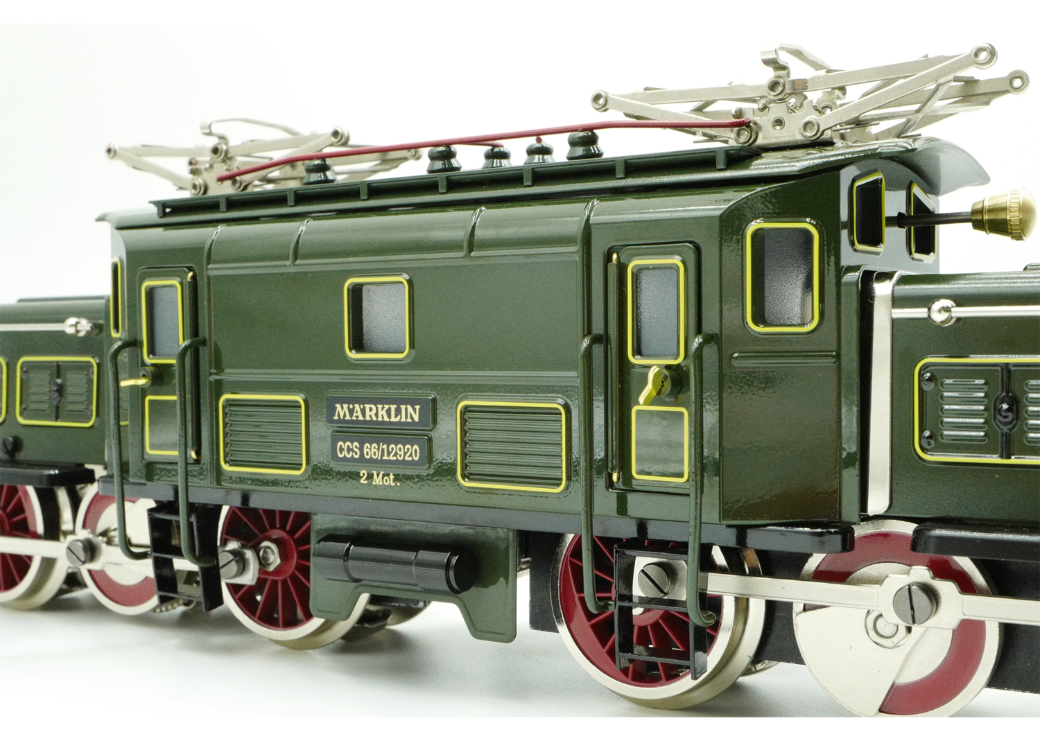 Replica CCS 66 Electric Locomotive | Maerklin US